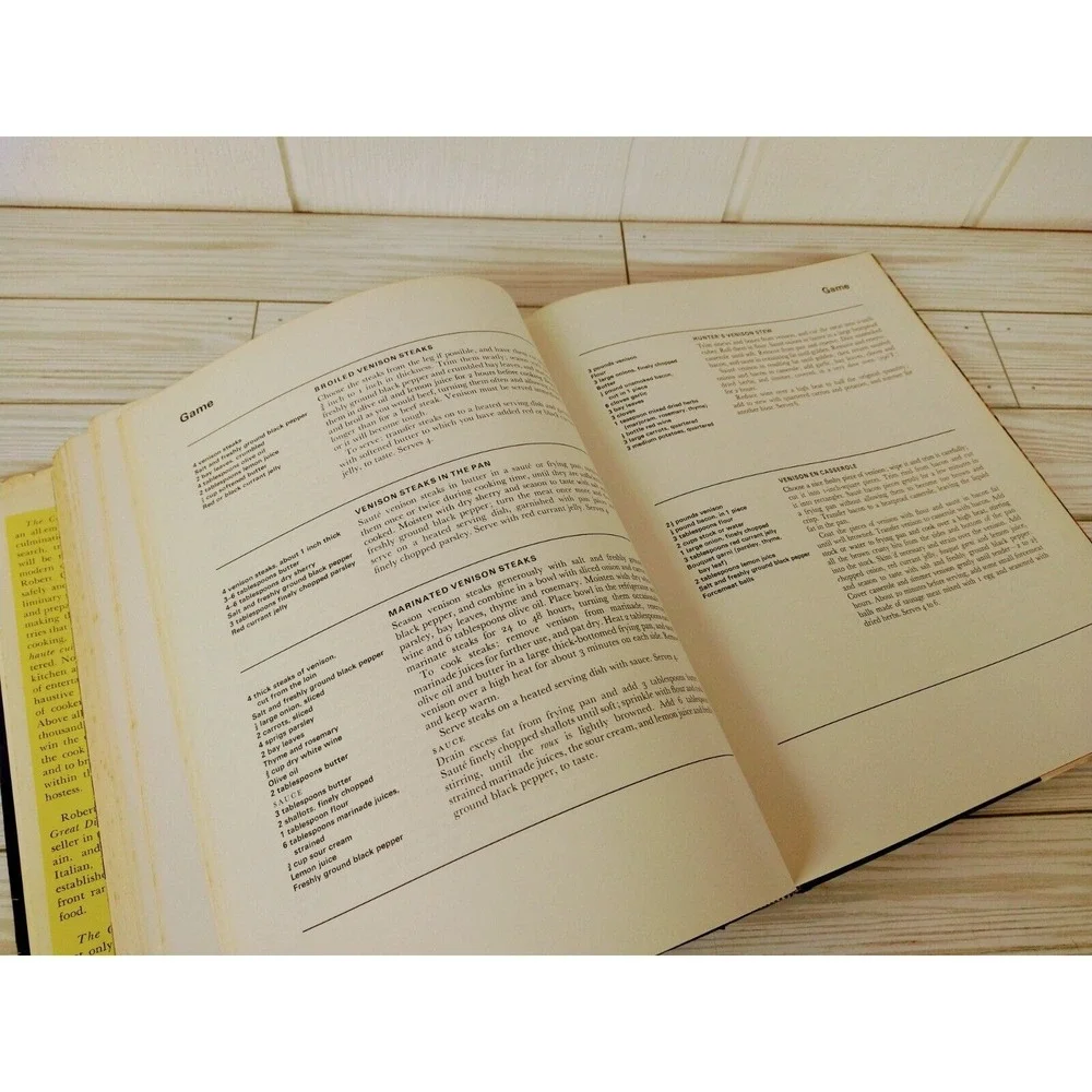 The‎ Connoisseur's Cookbook 1965 1st Edition HCDJ Robert Carrier Gourmet-Core